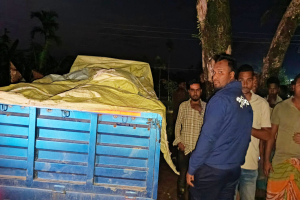 গোলাপগঞ্জে ভারতীয় মসলা ভর্তি পিকআপ স্থানীয়দের হাতে আটক