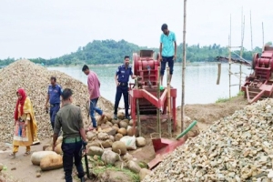 লোভাছড়া পাথর কোয়ারীতে অভিযান, ৪টি ক্রাশার মেশিন ধ্বংস