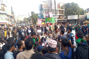 হাদি হত্যার বিচার চেয়ে ইনকিলাব মঞ্চের বিক্ষোভ