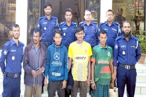 ডেভিল হান্টের বাহুবলে গ্রেপ্তার ৪