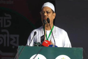 নির্বাচন পেছানোর জন্য ওরা পাগল হয়ে গেছে: চরমোনাই পীর