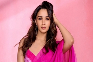 এবার কানের মঞ্চে আলিয়া ভাট!