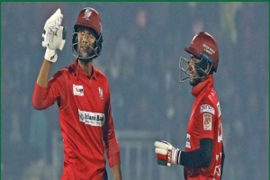 মাহমুদউল্লা ঝড়ে রানের পাহাড়ে চাপা পড়লো সিলেট