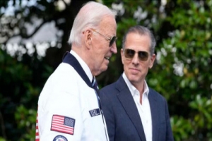 বিদায়ের আগে ছেলেকে বাঁচালেন বাইডেন