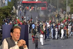 ইমরান খানের মুক্তির দাবিতে উত্তাল পাকিস্তান