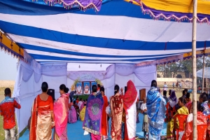 মধ্যনগরে ঠাকুর অনুকূল চন্দ্রের বনভোজন উৎসব 
