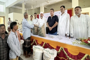 হবিগঞ্জে তিন হাজার কৃষক বিনামূল্যে সার ও বীজ বিতরণ 