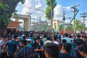 নবীগঞ্জে নিরবিচ্ছিন্ন বিদ্যুতের দাবীতে বিদ্যুৎ অফিস ঘেরাও