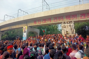 এবার শেখ হাসিনার বিচার দাবিতে আবারও উত্তাল ঢাবি ক্যাম্পাস