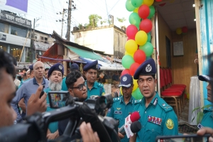 ট্রাফিক পুলিশ রৌদ্র ও বৃষ্টির মধ্যে নিরলসভাবে পরিশ্রম করে যাচ্ছে : এসএমপি কমিশনার