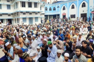 জুমার নামাজ মসজিদে আদায় করাই উত্তম