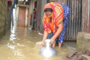 নগরীর জলাবদ্ধ এলাকায় খাবার পানির সংকট