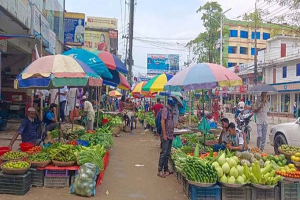 সবজির বাজারে আগুন, সিলেটে মধ্যবিত্তের ভরসা এখন আলু-পেঁপে সবজির বাজারে আগুন, সিলেটে মধ্যবিত্তের ভরসা এখন আলু-পেঁপে