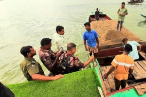 জাফলংয়ে ৩৫টি নৌকা ডুবিয়ে ধ্বংস