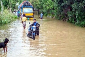 সুনামগঞ্জের বাড়ছে নদ-নদীর পানি, ডুবছে গ্রামের পর গ্রাম