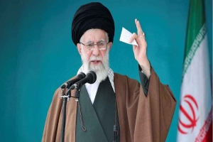 ট্রাম্পের হুমকির পর যুদ্ধের ঘোষণা দিলেন খামেনি