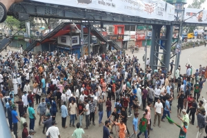 মিছিলে মিছিলে উত্তাল কোর্ট পয়েন্ট, ধাওয়া পাল্টা ধাওয়া