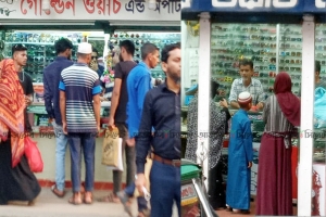 আবারও ফিরেছে 'হাত ঘড়ির' ফ্যাশন