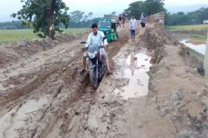  পিরিজপুর সোনারহাট রাস্তা মেয়াদ শেষ হলেও সম্পন্ন হয়নি কাজ