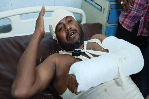 আওয়ামীলীগ ও ছাত্রলীগের হামলায় গুরুতর আহত যুবদল নেতা খলিল ও তার বড় ভাই আওয়ামীলীগ ও ছাত্রলীগের হামলায় গুরুতর আহত যুবদল নেতা খলিল ও তার বড় ভাই