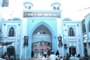 শাহজালাল মাজারে কমেছে দর্শনার্থী