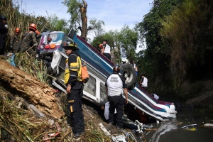 গুয়াতেমালায় দূষিত খাদে বাস পড়ে অর্ধশতাধিক যাত্রী নিহত