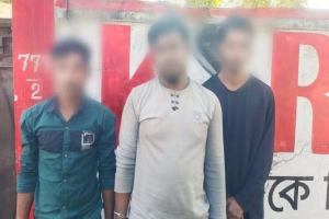 ১২১ পিস অবৈধ ভারতীয় কম্বলসহ গ্রেফতার ৩