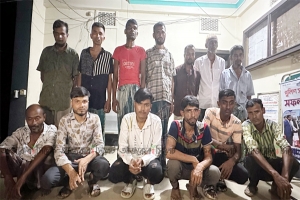 দলদলি চা বাগান থেকে ১৩ জুয়াড়ি আটক