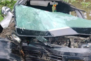 গোয়াইনঘাটে নিয়ন্ত্রণ হারিয়ে মাইক্রোবাস খাঁদে, আহত ১১