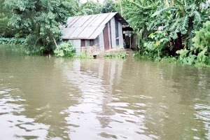 ওসসমানীনগরে আশ্রয়কেন্দ্রে দুই শতাধিক মানুষ, প্রশাসনের তালিকায় ৪৩ জন