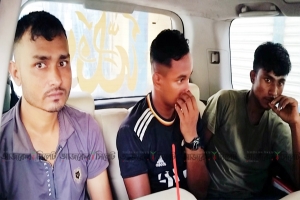 সেনাসদস্য পরিচয় দিয়ে মোটরসাইকেল চুরি, আটক ৩