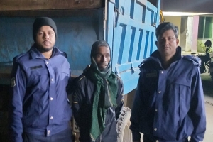 জৈন্তাপুরের বালুর ট্রাকে ভারতীয় চিনি, আটক ১