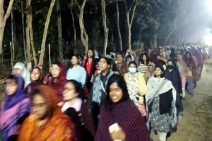 মধ্যরাতে বিক্ষোভে উত্তাল শাবি ক্যাম্পাস 