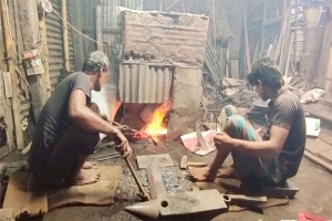 ঈদে ব্যস্ত সময় পার করছেন কামাররা 