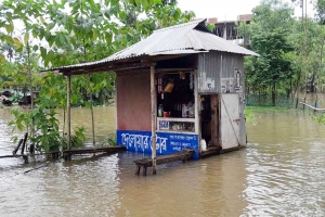 মৌলভীবাজারে বানভাসিরা খাদ্য সংকটে