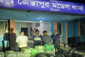 জৈন্তাপুরে বাস থেকে ৩ লাখ টাকার ভারতীয় পণ্য জব্দ, আটক ৩ জৈন্তাপুরে বাস থেকে ৩ লাখ টাকার ভারতীয় পণ্য জব্দ, আটক ৩