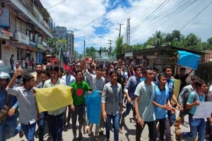 সুনামগঞ্জে ছাত্রদল পুলিশ হাতাহাতি, শিক্ষার্থী ও ছাত্রলীগের বিক্ষোভ 