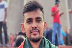 ১১টায় শহীদ মিনারে জড়ো হওয়ার আহ্বান আসিফ মাহমুদের