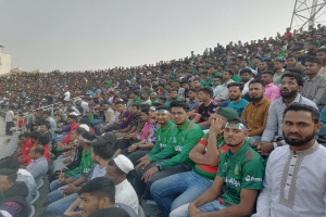 দর্শকের উল্লাসে কাঁপছে সিলেট আন্তর্জাতিক ক্রিকেট স্টেডিয়াম