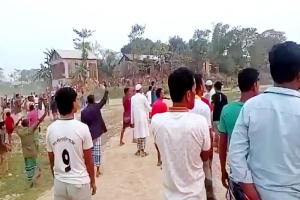 শান্তিগঞ্জে ধান শুকানোর খলা নিয়ে সংঘর্ষ, আহত ১৫ শান্তিগঞ্জে ধান শুকানোর খলা নিয়ে সংঘর্ষ, আহত ১৫