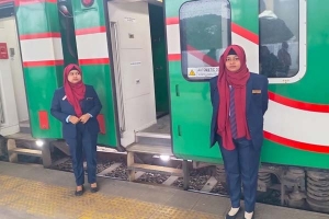 বিমানের মতো সেবা এখন মিলতে শুরু করেছে ট্রেনে