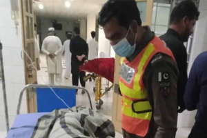 পাকিস্তানে ট্রাক উল্টে একই পরিবারের ১৫ জন নিহত