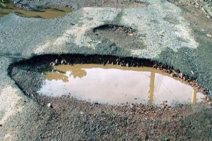 বন্যার পর নতুন দুর্যোগের নাম ‘খানাখন্দ’ 
