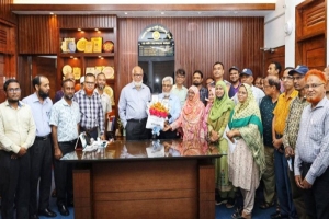 শাবিপ্রবিতে প্রো-ভিসি ও কোষাধ্যক্ষকে ফুলেল শুভেচ্ছা 