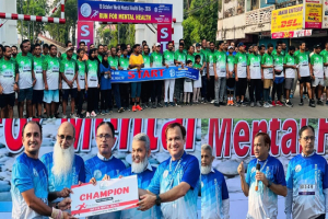 মানসিক স্বাস্থ্য সচেতনতা বৃদ্ধিতে দৌড়ের আয়োজন, বিজয়ীদের হাতে পুরস্কার তুলে দেন কয়েস লোদী