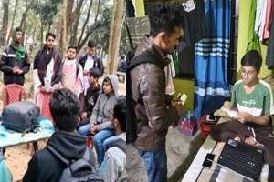 শাকসু নির্বাচন : শেষ সময়ে প্রচারণায় ব্যস্ত প্রার্থীরা