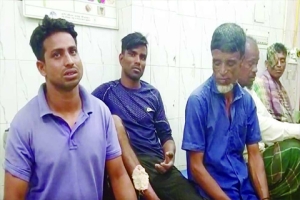 বাহুবলে দু’পক্ষের সংঘর্ষে আহত ৩৫