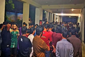 শাবিপ্রবির অধীনে যাওয়ার দাবিতে সিলেট ইঞ্জিনিয়ারিং কলেজে অবরোধ
