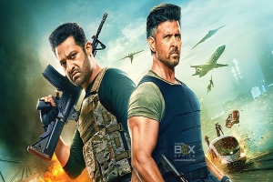 হৃতিক-এনটিআরের সিনেমায় ‘কুরুচিকর অঙ্গভঙ্গি’, আপত্তি সেন্সরের!