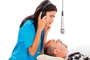 ঘুমের মধ্যে কথা বলেন?